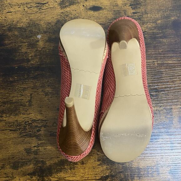 Moda Spana Peep Toe Heels Sz 7.5M Red Reptile Bow Cork Pinup‎ - Picture 6 of 9